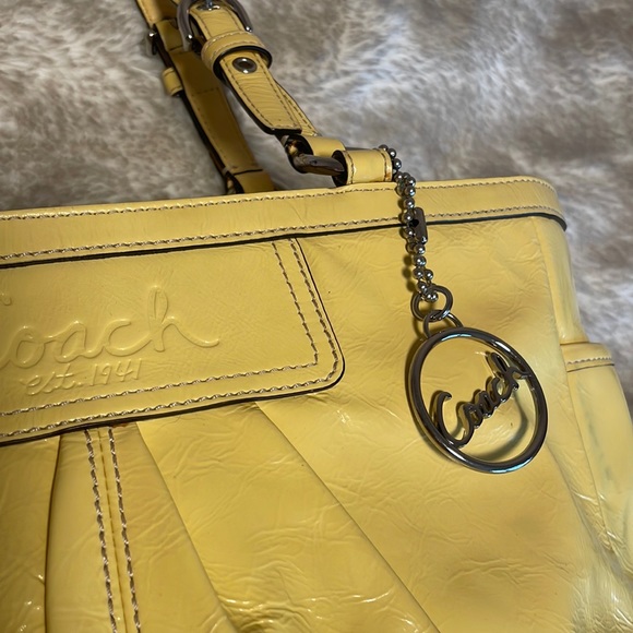 Y2K Pale Yellow Coach Bag - Picture 11 of 16
